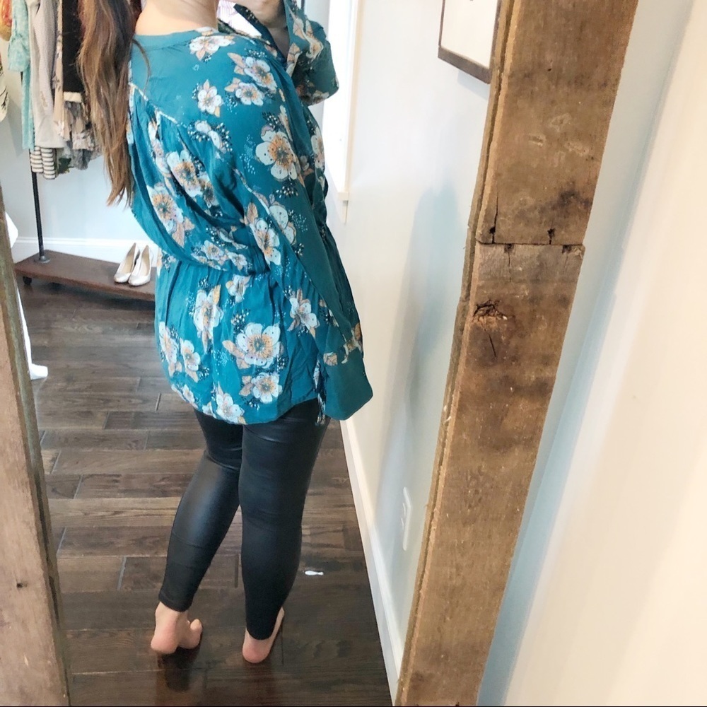 Free People Tuscan Dreams small oversized floral faux wrap top - Picture 4 of 10